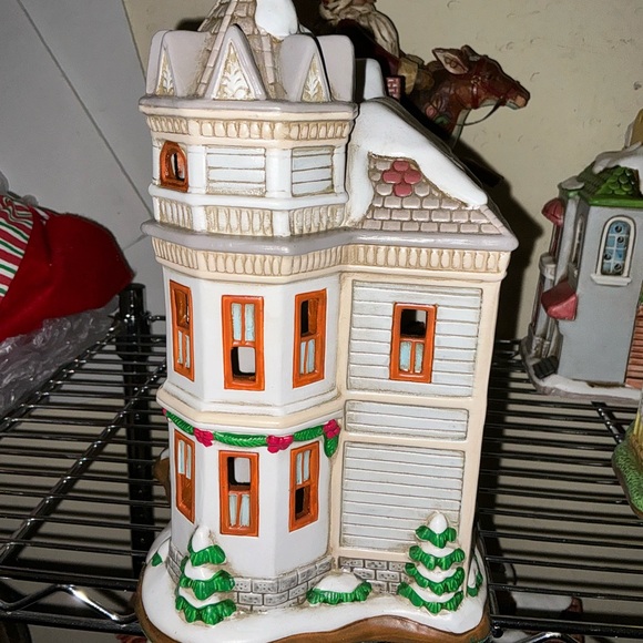 Lefton Colonial Christmas Village Sir George's Manor 1997 *Retired* - Picture 11 of 12